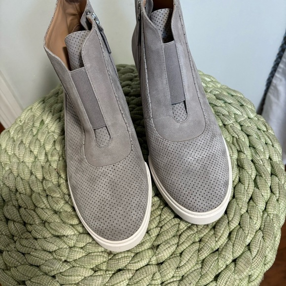 LINEA Paolo Felicia Gray Suede Perforated Hidden Wedge Sporty Sneaker NWOT - Picture 5 of 9